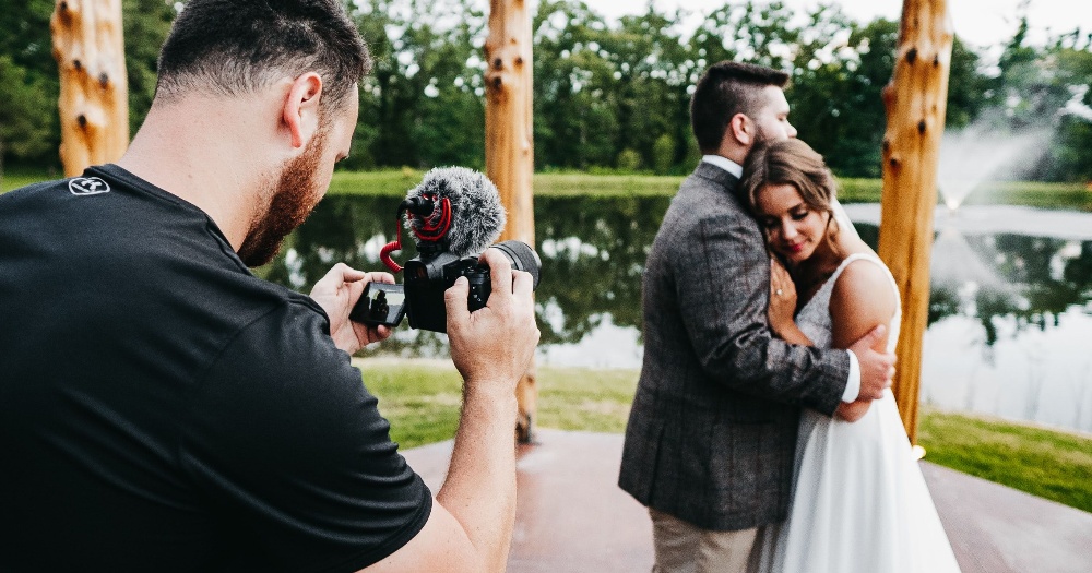 Berita Pernikahan 2021: Fotografer Menghapus Foto Pernikahan