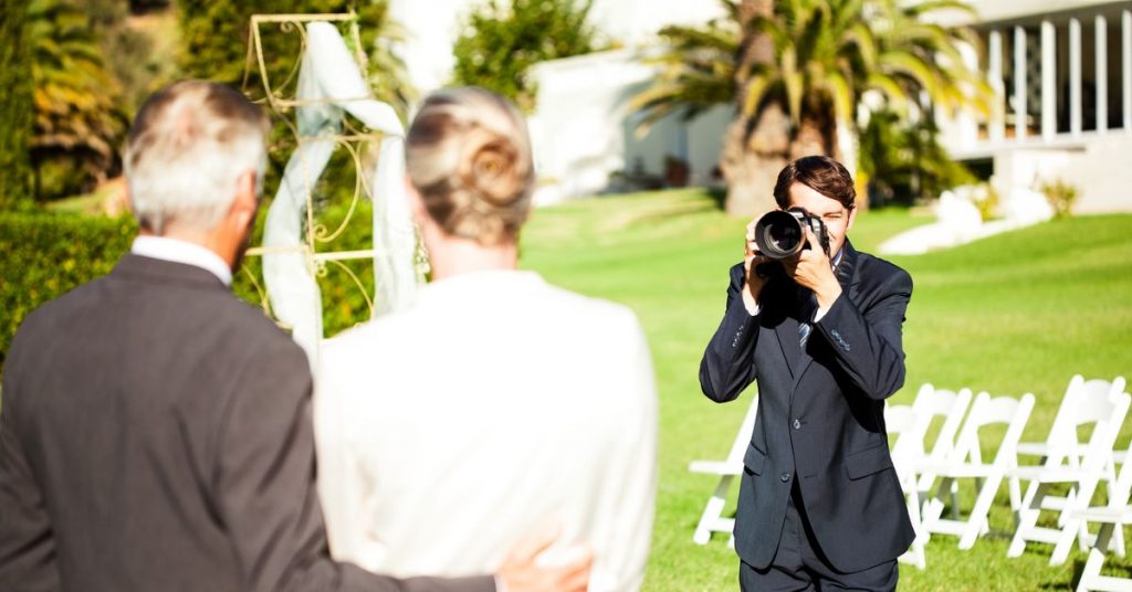 Berita Pernikahan 2021: Fotografer Menghapus Foto Pernikahan